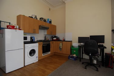 1 bed flat, 20 Woodland Terrace,, Greenbank, Plymouth, PL48NL - Image 1